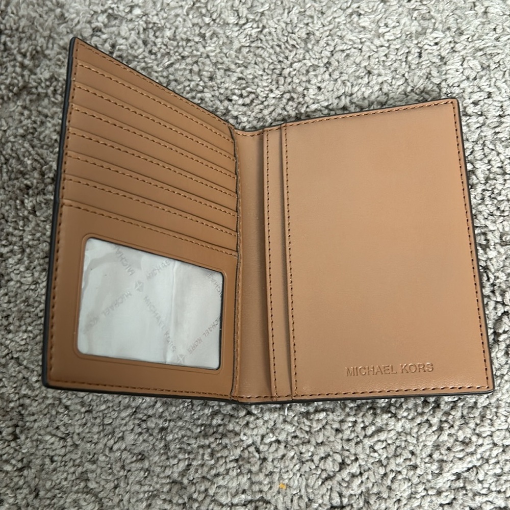 Michael Kors jet set travel passport holder/wallet - Picture 2 of 3